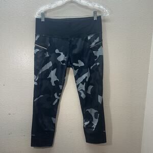 Athleta‎ Camp Relay Capri Leggings Athletic Gym Stash Pockets Running Mesh Sz M